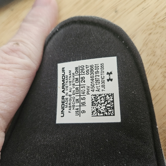 Under Armour Women's Slides. With 4-D Foam. Size 9. - Picture 8 of 8